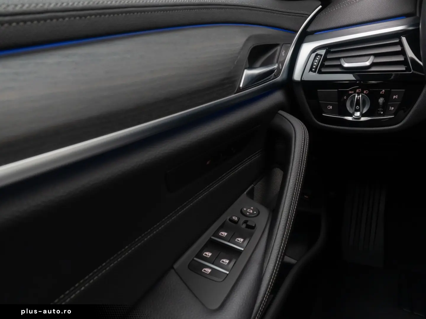 BMW 530d xD Luxury Line HUD DAB AHK Panorama H K 19