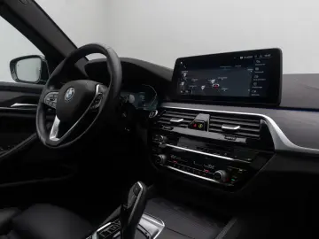 BMW 530d xD Luxury Line HUD DAB AHK Panorama H K 19