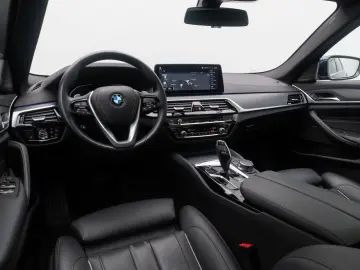 BMW 530d xD Luxury Line HUD DAB AHK Panorama H K 19