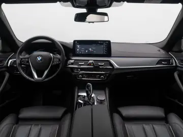 BMW 530d xD Luxury Line HUD DAB AHK Panorama H K 19