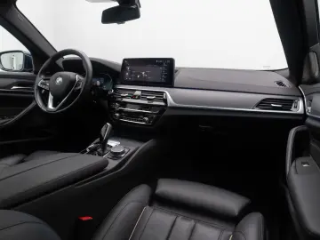 BMW 530d xD Luxury Line HUD DAB AHK Panorama H K 19