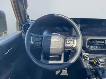 TOYOTA Land Cruiser 2 8 D-4D First Edition  HUD JBL 360