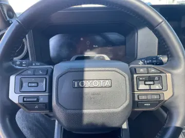 TOYOTA Land Cruiser 2 8 D-4D First Edition  HUD JBL 360