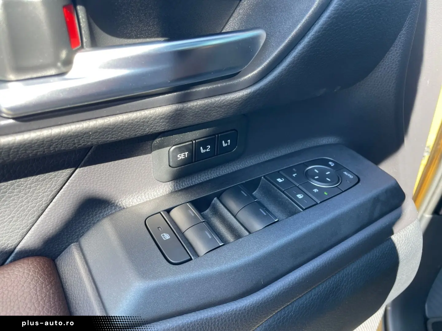TOYOTA Land Cruiser 2 8 D-4D First Edition  HUD JBL 360