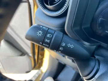 TOYOTA Land Cruiser 2 8 D-4D First Edition  HUD JBL 360