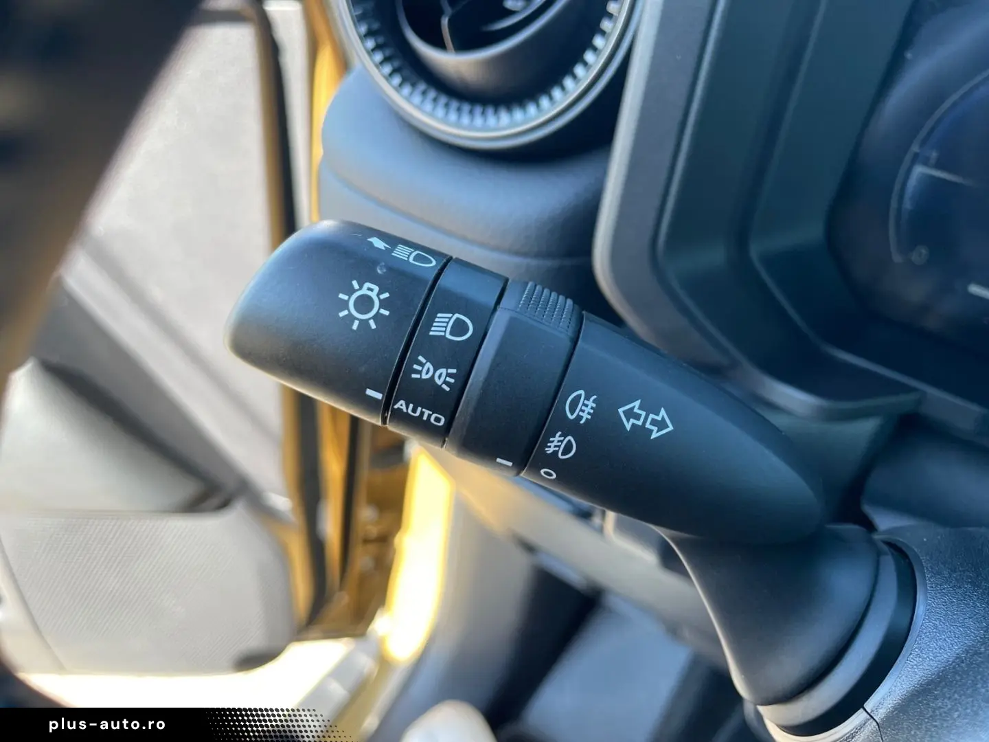 TOYOTA Land Cruiser 2 8 D-4D First Edition  HUD JBL 360