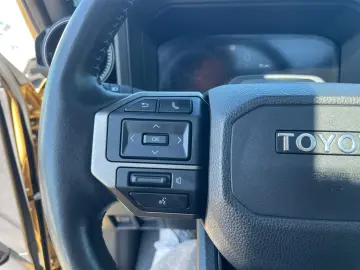 TOYOTA Land Cruiser 2 8 D-4D First Edition  HUD JBL 360