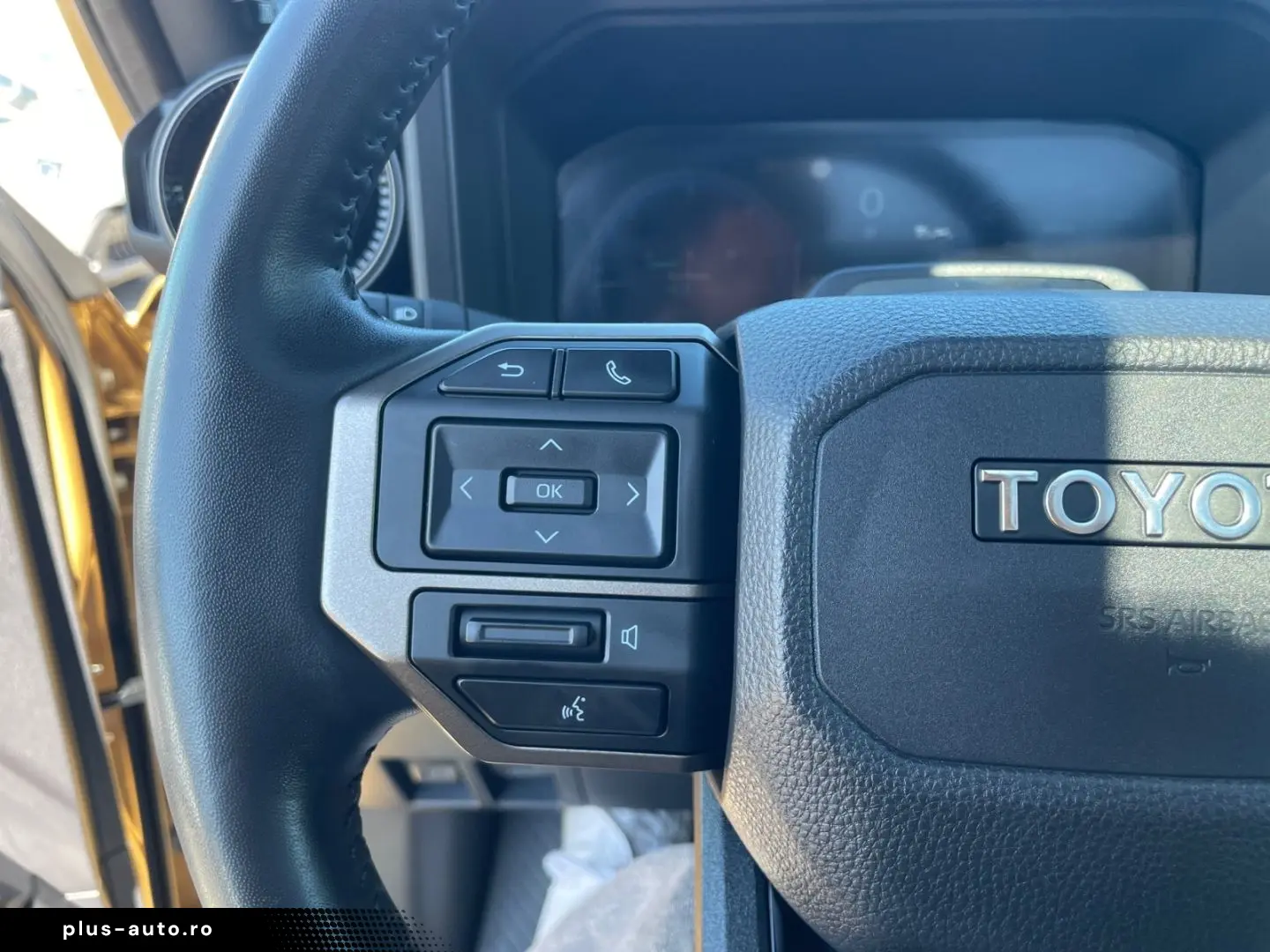 TOYOTA Land Cruiser 2 8 D-4D First Edition  HUD JBL 360