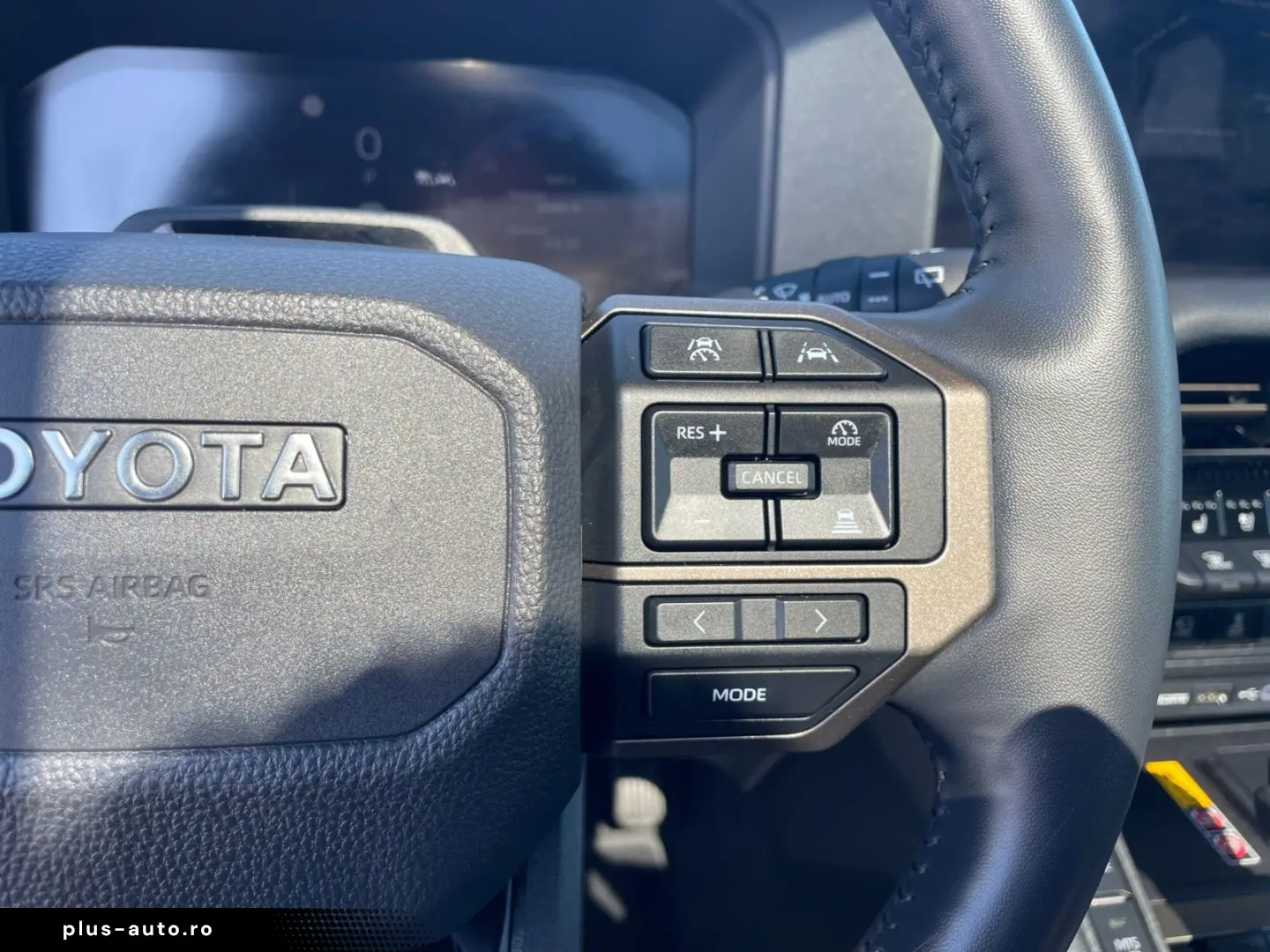 TOYOTA Land Cruiser 2 8 D-4D First Edition  HUD JBL 360