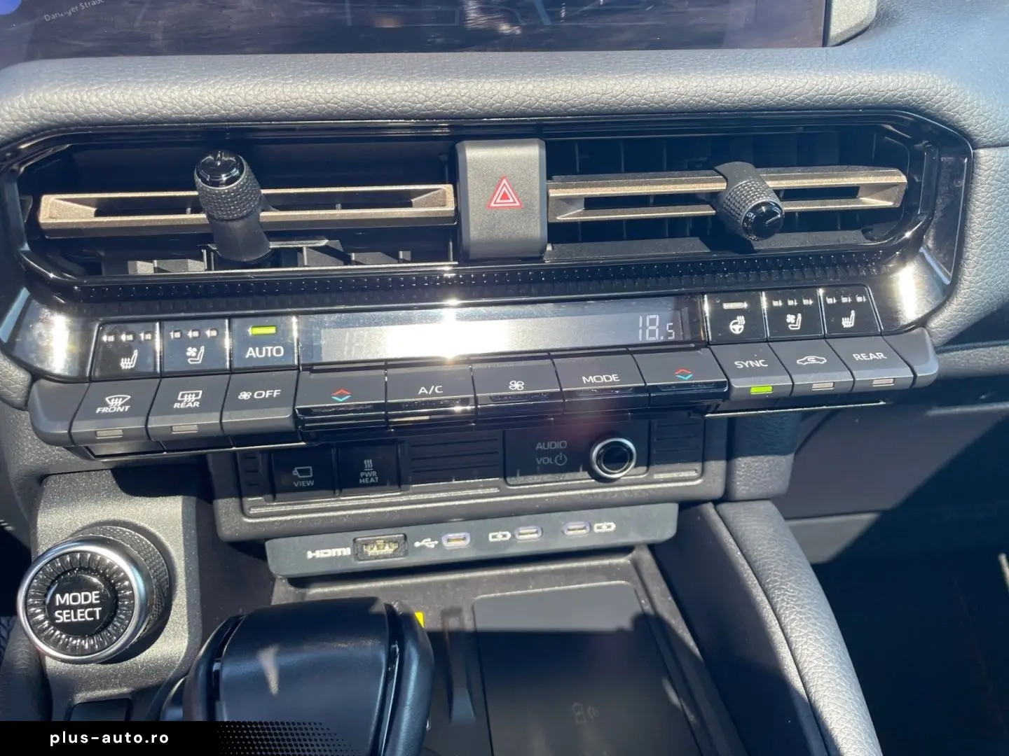 TOYOTA Land Cruiser 2 8 D-4D First Edition  HUD JBL 360