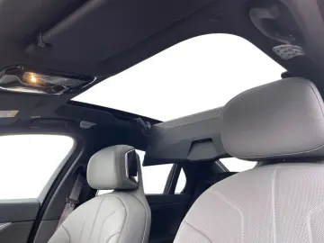 BMW M760 e xDrive Fahrassist Pano Stdhz Wide 360 Cam