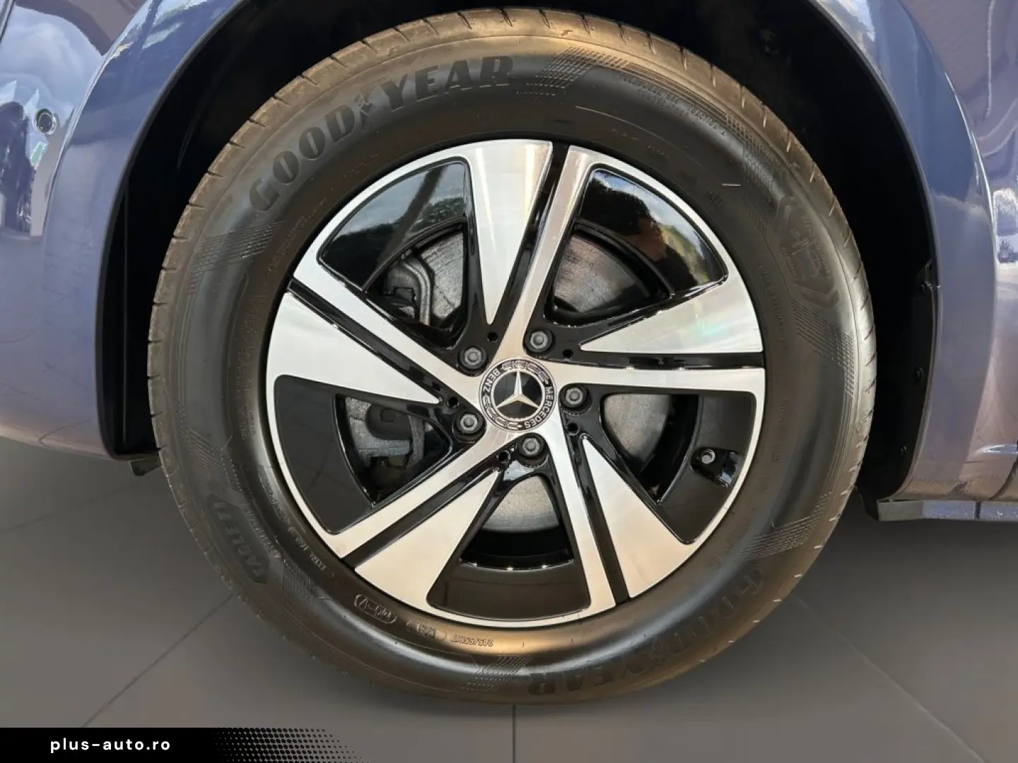 MERCEDES-BENZ EQV 300 Lang MBUX Cam Navi AUT Distr Facelift