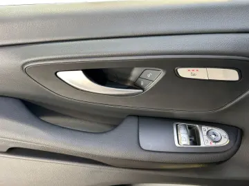 MERCEDES-BENZ EQV 300 Lang MBUX Cam Navi AUT Distr Facelift