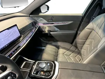 BMW 740 d xDrive Limousine Fahrassist Pano Stdhz 360