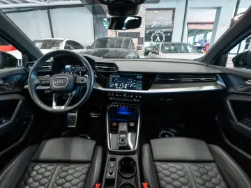 AUDI RS3 2.5 TFSI Lim. quattro RS-AGA KERAMIK-BREMSEN