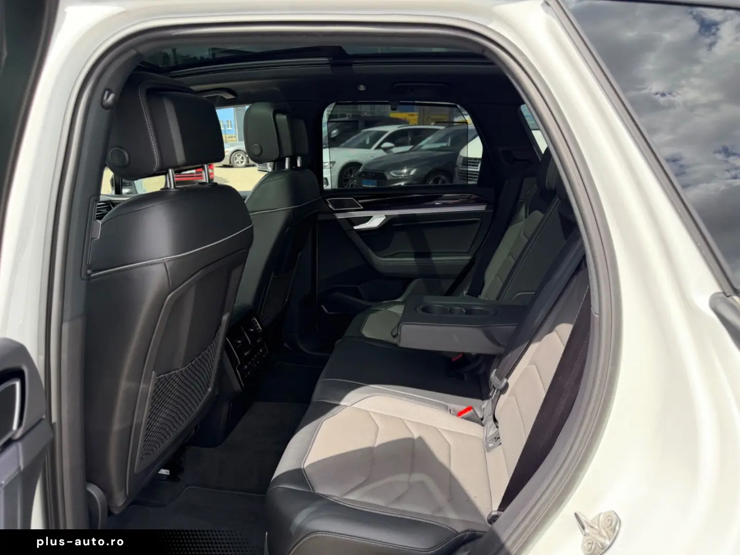VW Touareg R-Line 4Motion Luftfahrwerk  Pano
