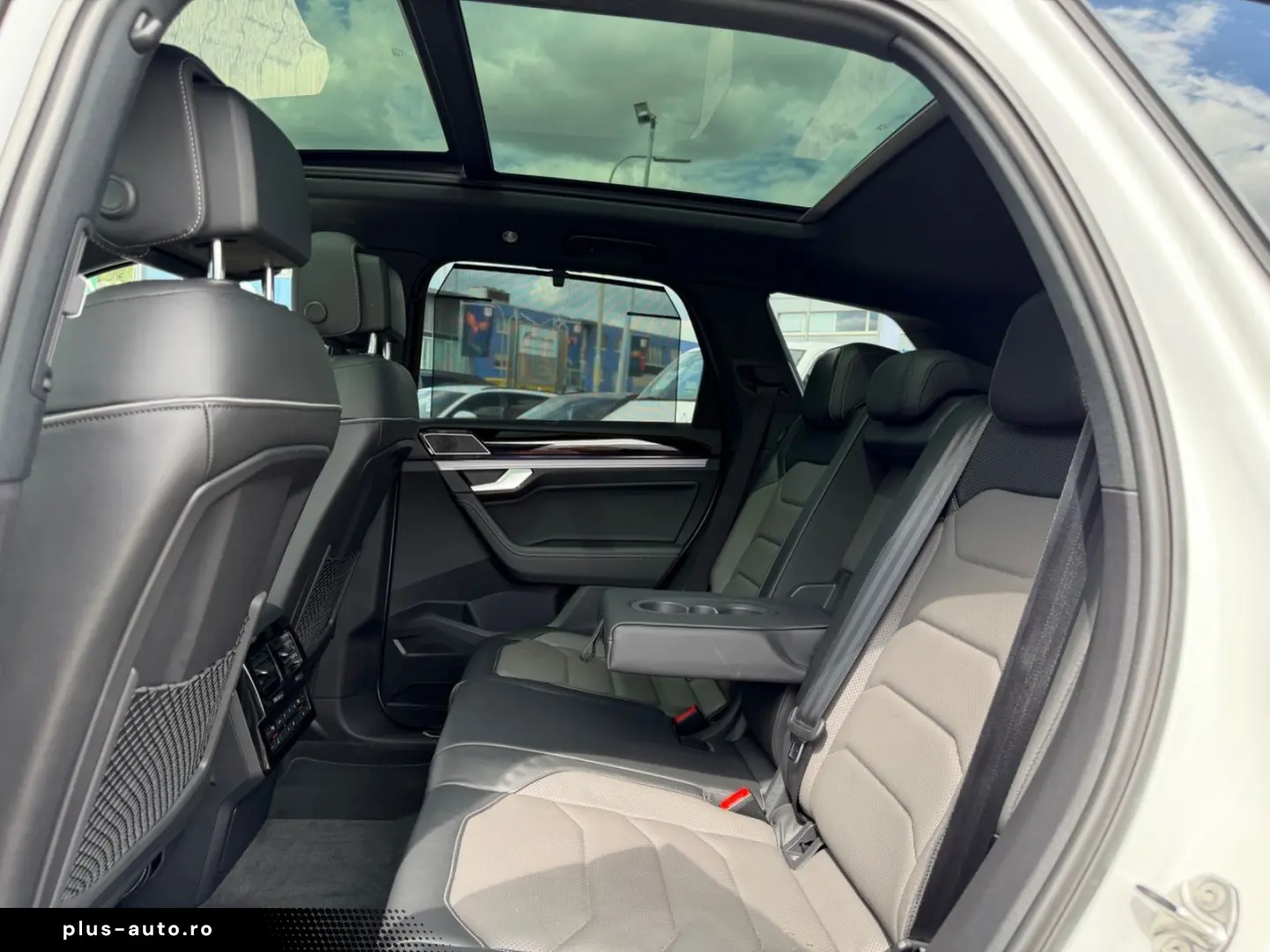 VW Touareg R-Line 4Motion Luftfahrwerk  Pano