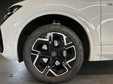 VW Touareg 3.0 TDI V6 4M R-Line AHK PANO HUD ACC 20