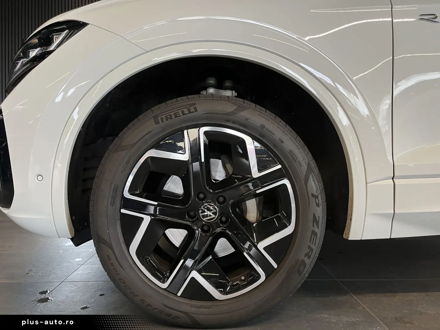 VW Touareg 3.0 TDI V6 4M R-Line AHK PANO HUD ACC 20