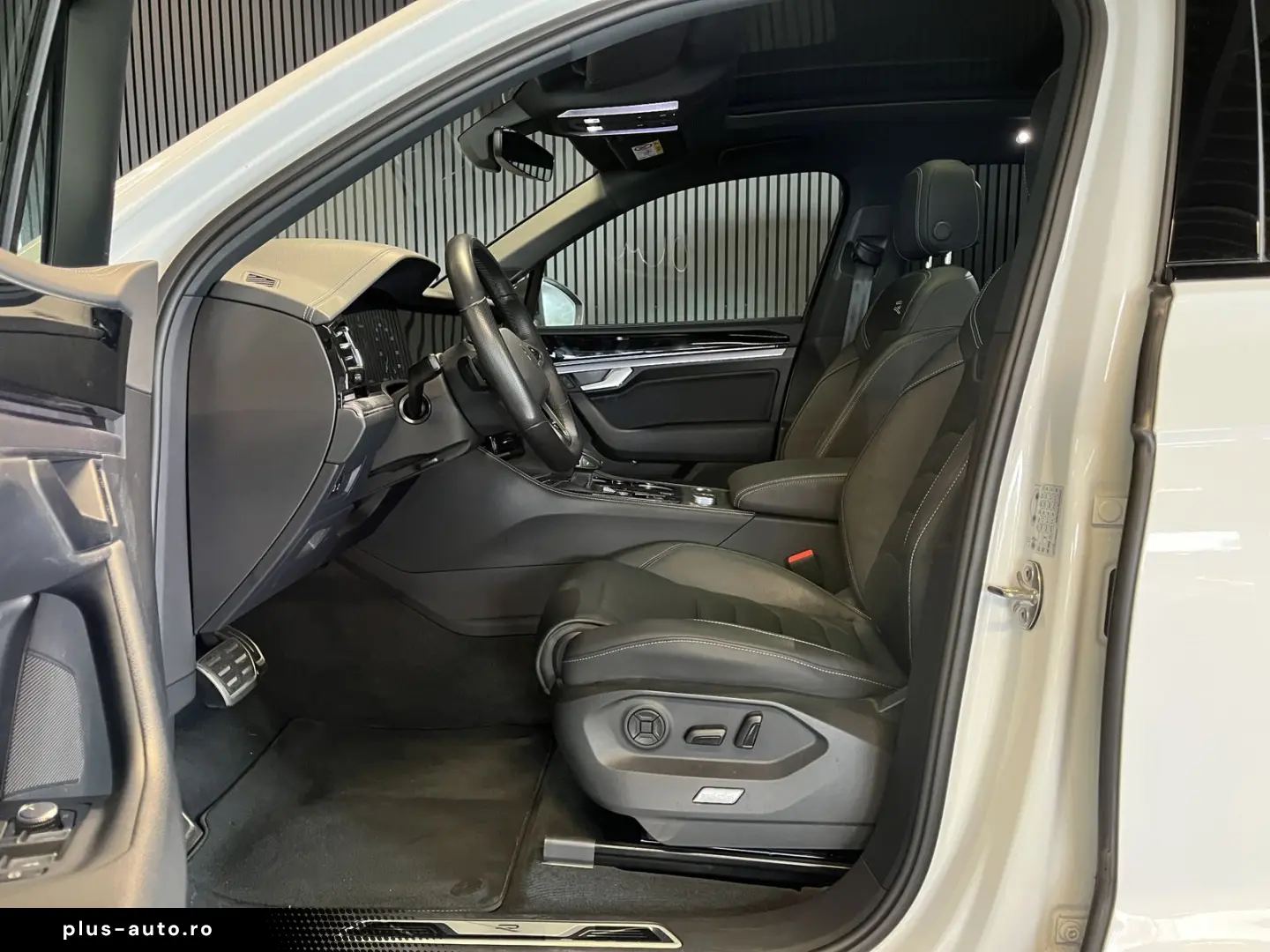 VW Touareg 3.0 TDI V6 4M R-Line AHK PANO HUD ACC 20