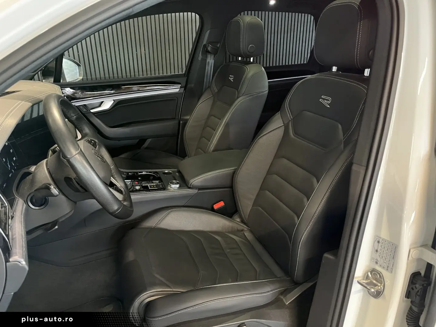 VW Touareg 3.0 TDI V6 4M R-Line AHK PANO HUD ACC 20