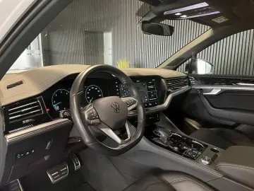 VW Touareg 3.0 TDI V6 4M R-Line AHK PANO HUD ACC 20