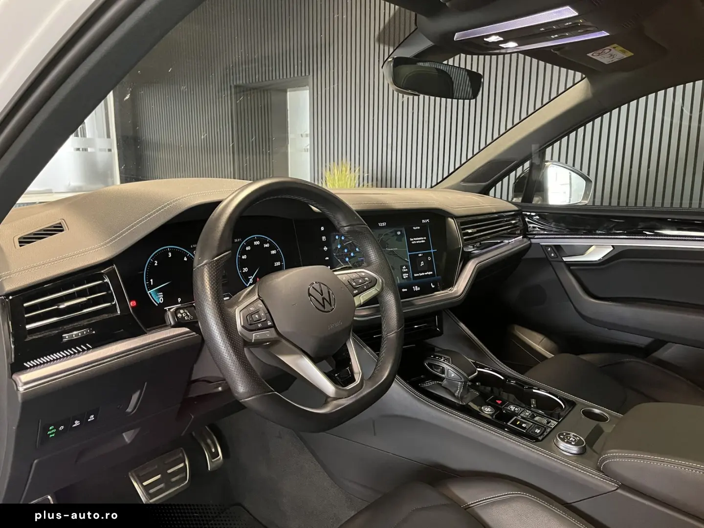 VW Touareg 3.0 TDI V6 4M R-Line AHK PANO HUD ACC 20