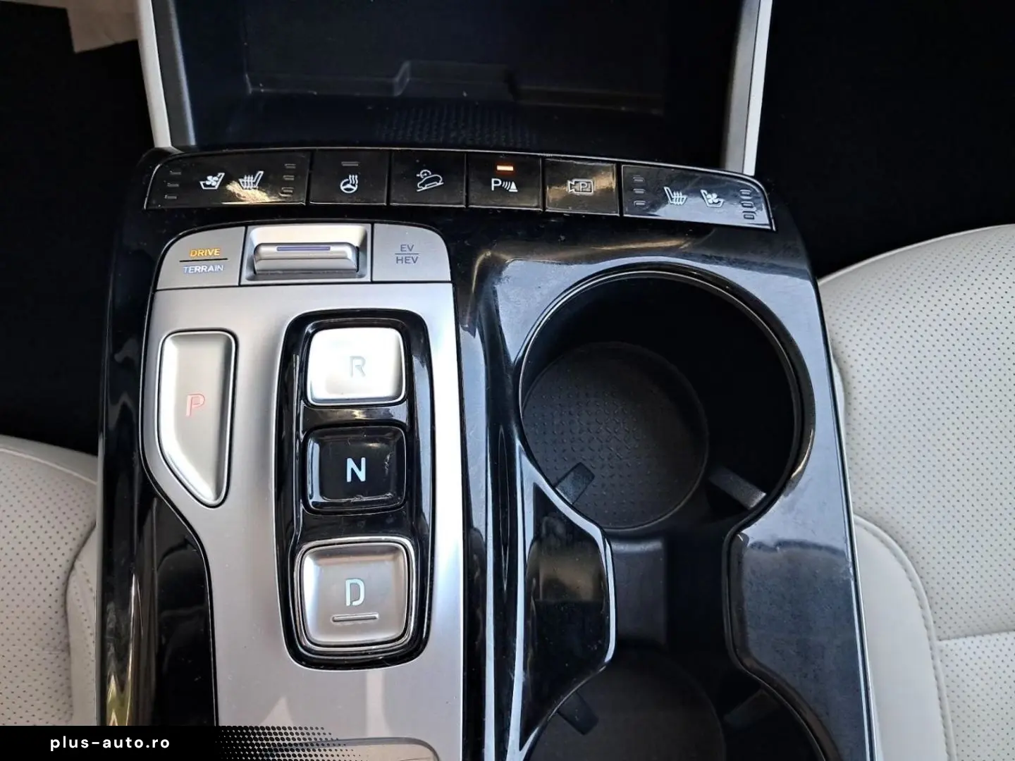 HYUNDAI Tucson 1.6T-GDI 4WD Aut.Prime LED PANO NAVI PDC