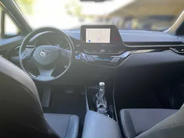 TOYOTA C-HR 1.8 Hybrid Team D KAMERA SHZ AHK