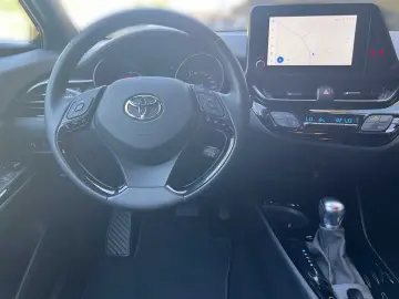 TOYOTA C-HR 1.8 Hybrid Team D KAMERA SHZ AHK