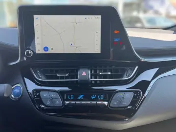 TOYOTA C-HR 1.8 Hybrid Team D KAMERA SHZ AHK