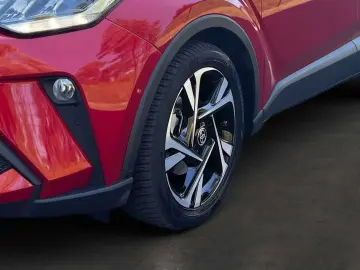 TOYOTA C-HR 1.8 Hybrid Team D KAMERA SHZ AHK