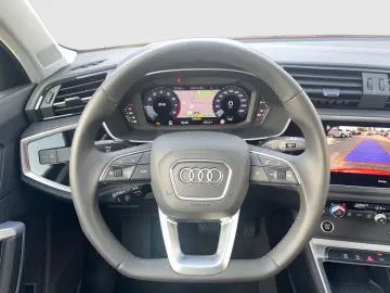 AUDI Q3 35TFSI S line ACC AHK Navi  Kam 19Zoll