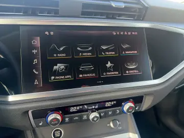 AUDI Q3 35TFSI S line ACC AHK Navi  Kam 19Zoll