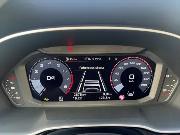 AUDI Q3 35TFSI S line ACC AHK Navi  Kam 19Zoll