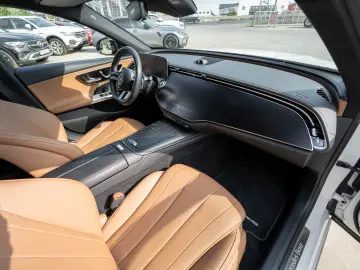 Mercedes-Benz E 450 4MATIC Superscreen Burmester 4D AIRMATIC