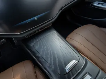 Mercedes-Benz E 450 4MATIC Superscreen Burmester 4D AIRMATIC