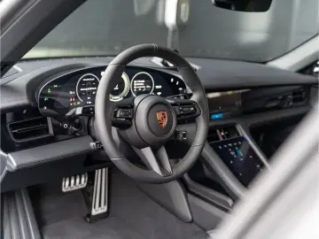 Porsche Taycan Black Edition Sport Chrono