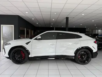 LAMBORGHINI Urus SE  PANO MASSAGE 360 B&O 3D 23  CARBON