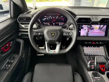 LAMBORGHINI Urus SE  PANO MASSAGE 360 B&O 3D 23  CARBON
