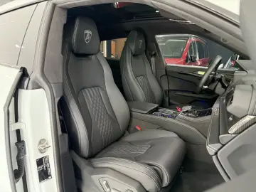 LAMBORGHINI Urus SE  PANO MASSAGE 360 B&O 3D 23  CARBON