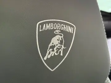 LAMBORGHINI Urus SE  PANO MASSAGE 360 B&O 3D 23  CARBON