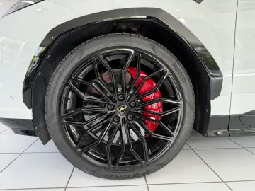 LAMBORGHINI Urus SE  PANO MASSAGE 360 B&O 3D 23  CARBON