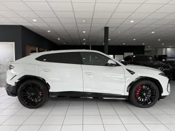 LAMBORGHINI Urus SE  PANO MASSAGE 360 B&O 3D 23  CARBON