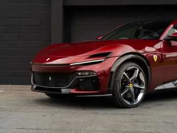 FERRARI Purosangue  LIFT CARBON SPECIAL COLOUR PANO