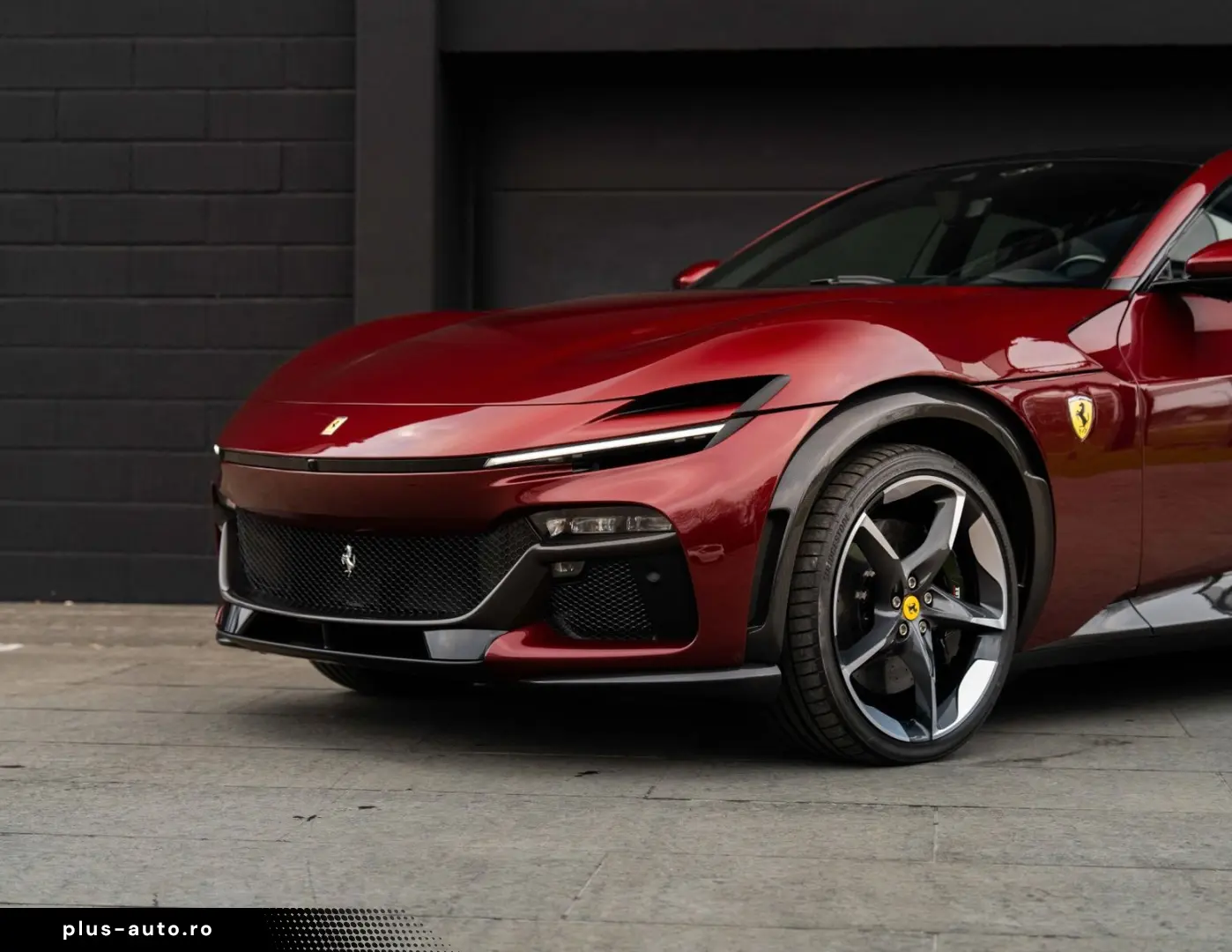 FERRARI Purosangue  LIFT CARBON SPECIAL COLOUR PANO