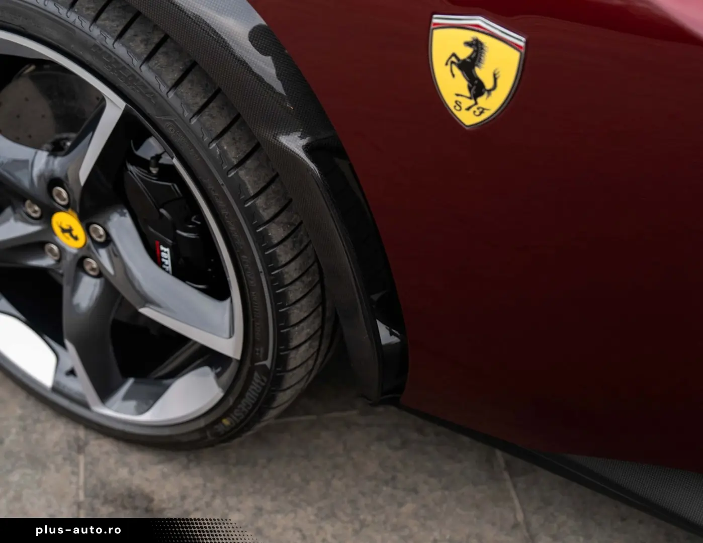 FERRARI Purosangue  LIFT CARBON SPECIAL COLOUR PANO
