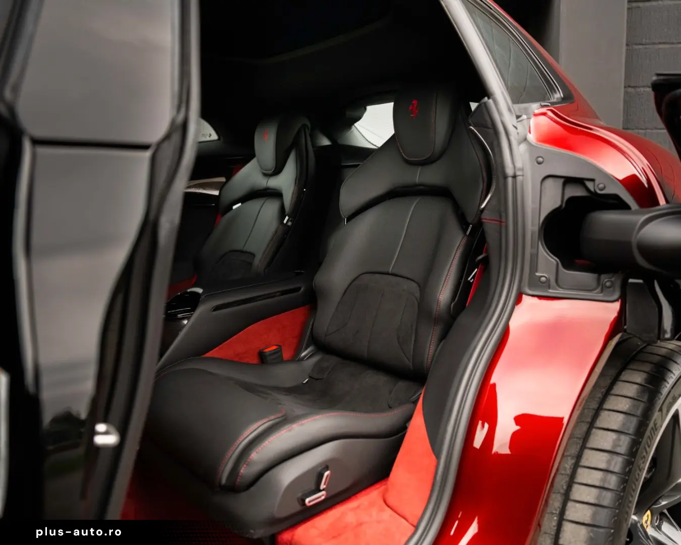 FERRARI Purosangue  LIFT CARBON SPECIAL COLOUR PANO