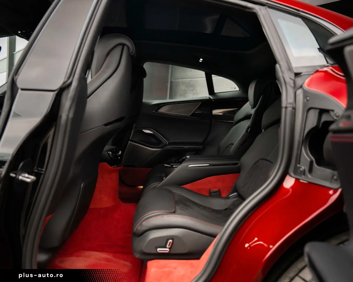 FERRARI Purosangue  LIFT CARBON SPECIAL COLOUR PANO