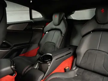FERRARI Purosangue  LIFT CARBON SPECIAL COLOUR PANO